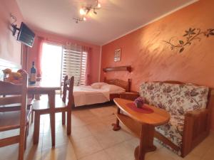 Villa Aleksandra - T