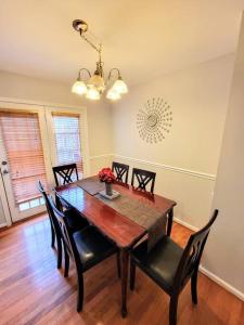 Awesome Home in suburb Washington DC near Airport with WiFi and Parking