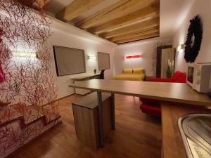 NEW Workspace Studio Savoya9 Self Check in Old City Center