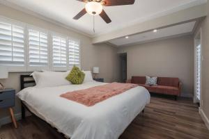 The Pink Cactus - Desert Retreat - Luxe Pool, Golf & Game Room