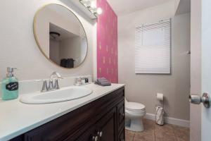 The Pink Cactus - Desert Retreat - Luxe Pool, Golf & Game Room