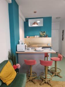 Delfini Home PlakaAcropolis