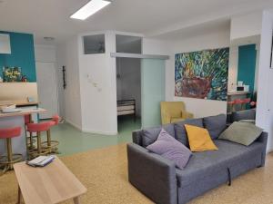 Delfini Home PlakaAcropolis