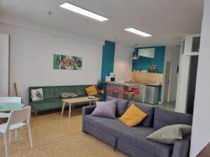 Delfini Home PlakaAcropolis