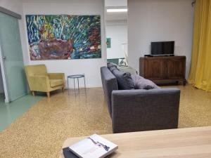 Delfini Home PlakaAcropolis