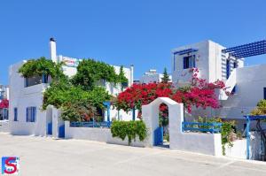 Soultana Rooms & Studios Milos Greece