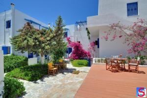 Soultana Rooms & Studios Milos Greece