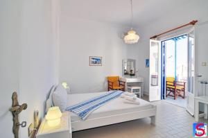 Soultana Rooms & Studios Milos Greece