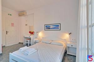 Soultana Rooms & Studios Milos Greece