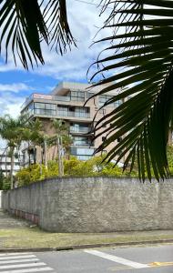 Apto novo com AC 1 quadra da praia Guaratuba PR