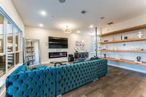 Luxury Home With Rooftop Views - Eagle Ford