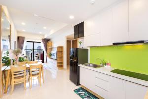Yu Stay Green Premium Luxury 2bedrooms Condotel in D1 near Bui Vien Street