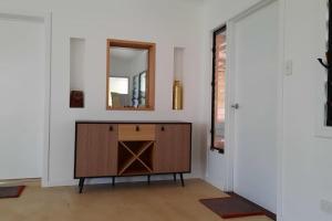 선샤인코스트 Renovated 2-Bed Cottage - Sleeps 4 - Free Parking 싱글룸 로비