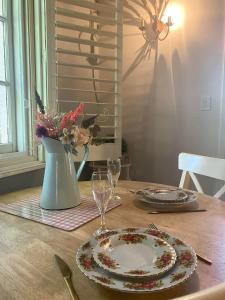 The Romantic Pink English Cottage at Tamborine Mountain