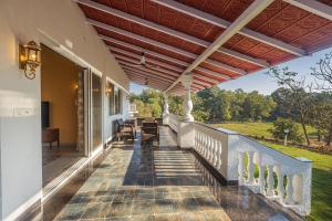 SaffronStays Mariposa Rio- 2BR Goan-style riverside pool villa with machan, garden & bonfire near Mumbai