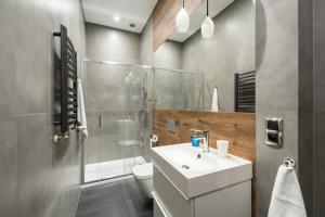 NEO SKY Apartment, FREE PARKING, 15 min walk Old Town&Kazimierz - by Homelike Krakow