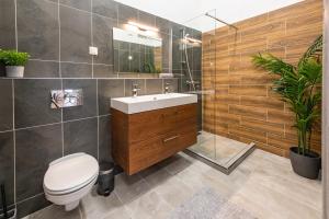 Deluxe Kazincy Apartment in the Heart of Budapest