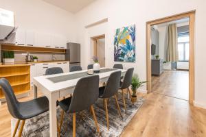 Deluxe Kazincy Apartment in the Heart of Budapest