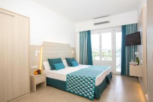 Standard Triple Room room in Hotel Luxor