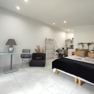 Appartements Studio independant dans villa, parking gratuit. : photos des chambres