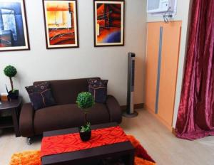 High-Rise Apartment Condo near NAIA Terminal 3 with a Perfect Airport Front-View