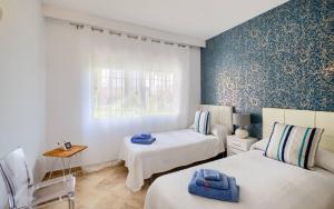 Cozy Beach Side Apartment With Pool