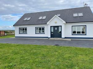 obrázek - Modern 5 bedroom house in Spanish Point Clare