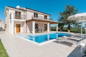 Villa atop the village with stunning view - Prhati