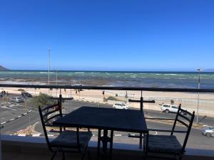 Beachfront Gem Free Parking AC