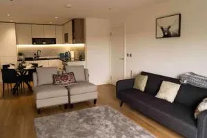 Lavish 2 Bedroom Apartment - Colindale
