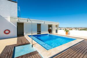 Amazing Sea View Apt with Pool Cascais - atjoanas