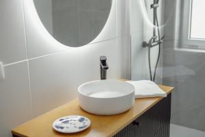 Crystal Palace Garden Stylish Apartment by Vacationy