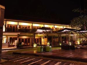 JavaCove Beach Hotel