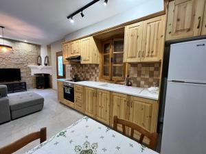 Eftis - Renovated Traditional House