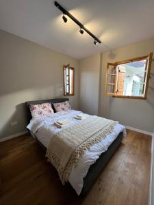 Eftis - Renovated Traditional House