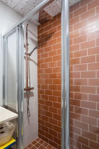 Ático con terraza y vistas al mar.