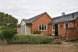 Canalside Manor House Annexe with Secure Parking