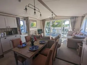 STUNNING LUXURY Caravan on edge of New Forest on SHOREFIELD Country Park ENTERTAINMENT AND LEISURE PASSES INCLUDED - 米尔福德昂西