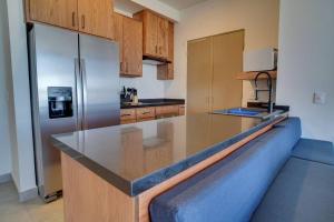 Best Apt Luxury Modern New 2BR Gym Pool 3mins SPGG