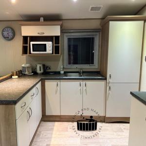 Bianca and marks 8 berth Caravan with Hot tub