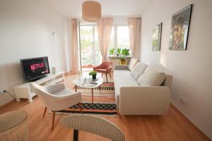 Spacious, quiet and bright apartment, close center - backyard parking - Mokotów