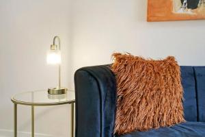 Elegant 2BR Apartment with In-Unit Laundry - Sheridan 102