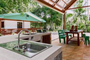 Casa Iris- Home for Family, Steps From the Beach, Pool and Yoga Deck