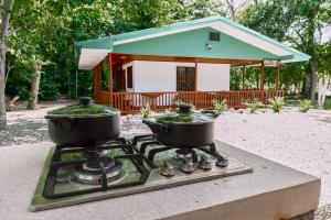 Casa Iris- Home for Family, Steps From the Beach, Pool and Yoga Deck