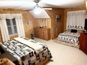 One of a Kind Rustic Log Cabin near Bryce Resort - Large Game Room - Fire Pit - Large Deck - BBQ