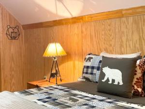 One of a Kind Rustic Log Cabin near Bryce Resort - Large Game Room - Fire Pit - Large Deck - BBQ