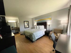 Studio Queen Room Non-Smoking room in HomeTowne Studios Battle Creek