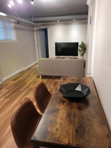 Cozy apartment in Ahuntsic with Free Parking and near metro station
