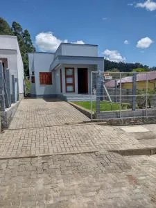 Grey House, próximo a Gramado e ao Templo Budista - 伊格雷日尼亚