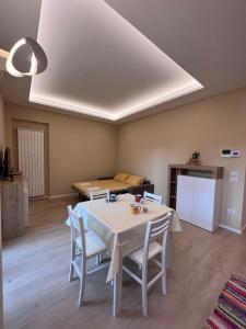 CASA DANTE: Oneglia Centro-Marina-Spiagge (3 min)